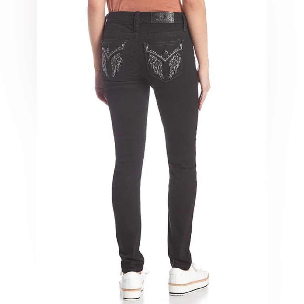 Miss Me
Mid Rise Embellished Wing Flap Pocket Skinny Jeans